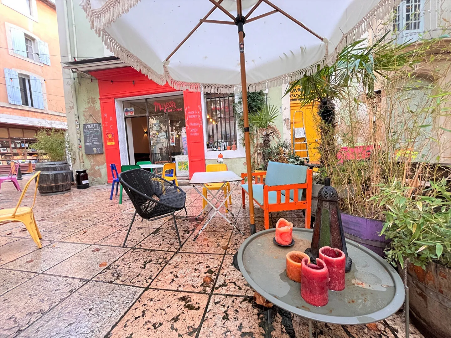 Fonds de commerce à Apt - Salon de thé et restauration avec terrasse et studio 