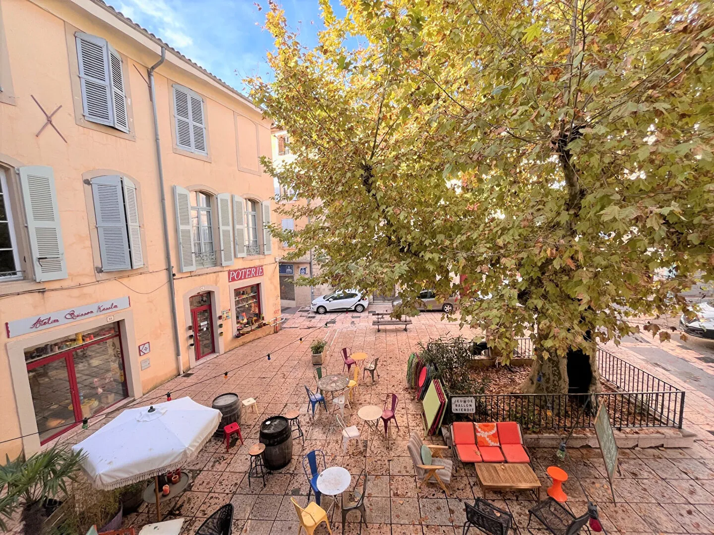 Fonds de commerce à Apt - Salon de thé et restauration avec terrasse et studio 