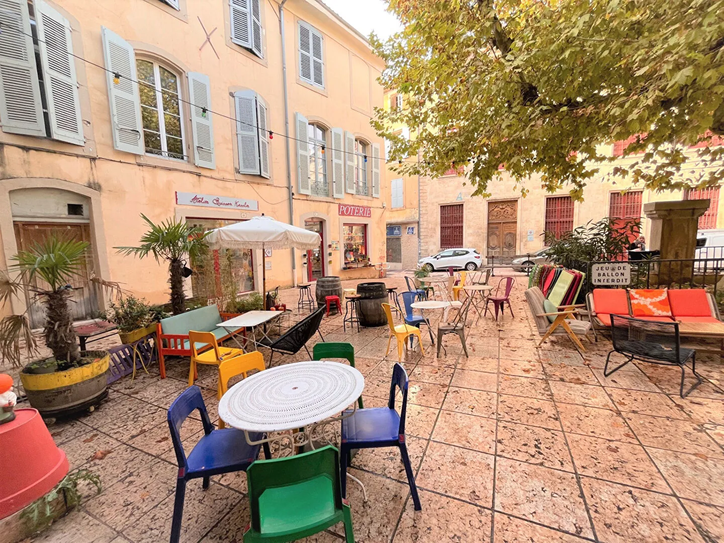 Fonds de commerce à Apt - Salon de thé et restauration avec terrasse et studio 