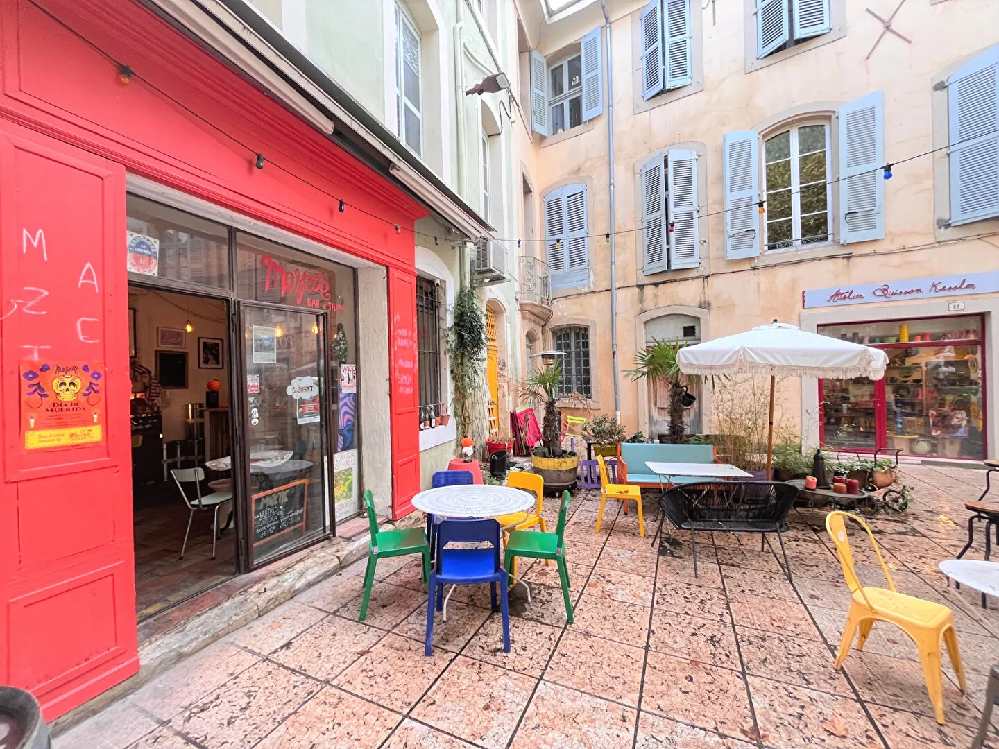 Fonds de commerce à Apt - Salon de thé et restauration avec terrasse et studio 