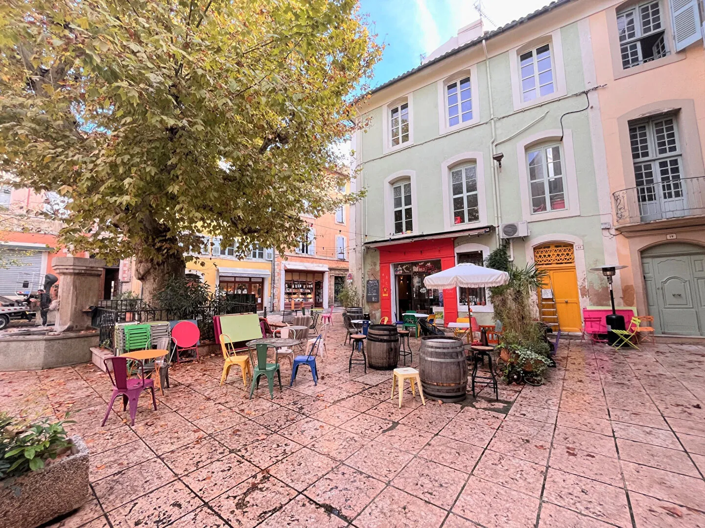 Fonds de commerce à Apt - Salon de thé et restauration avec terrasse et studio 