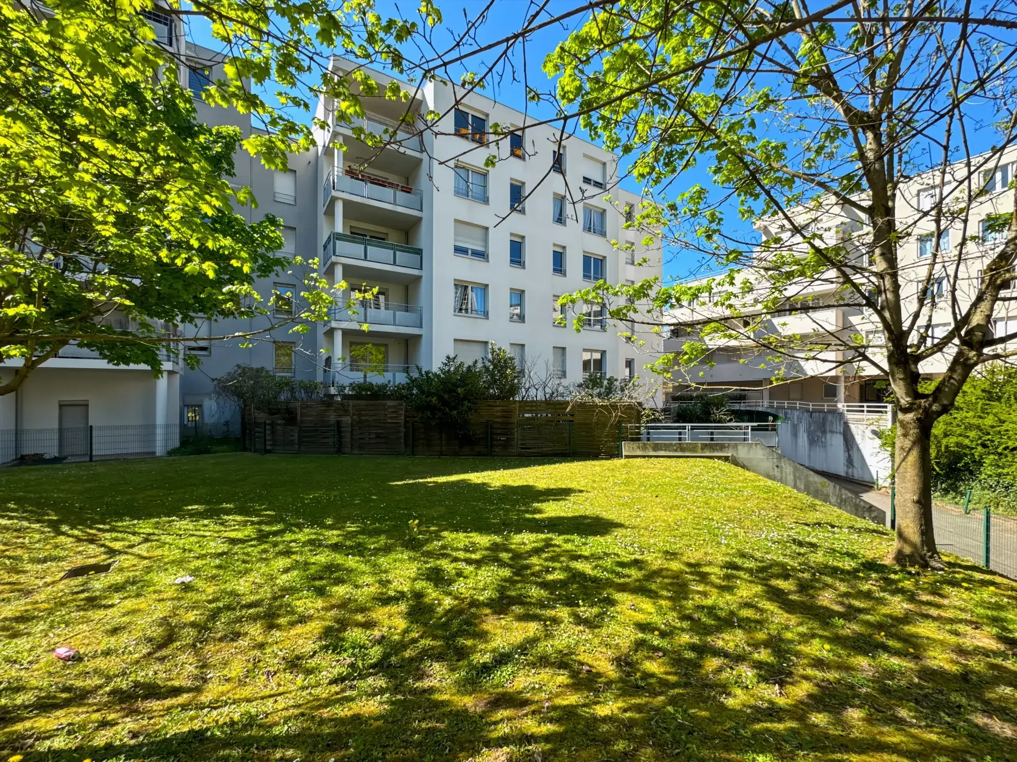 Appartement T4 lumineux de 87m² avec balcon à Gorge de Loup, Lyon 