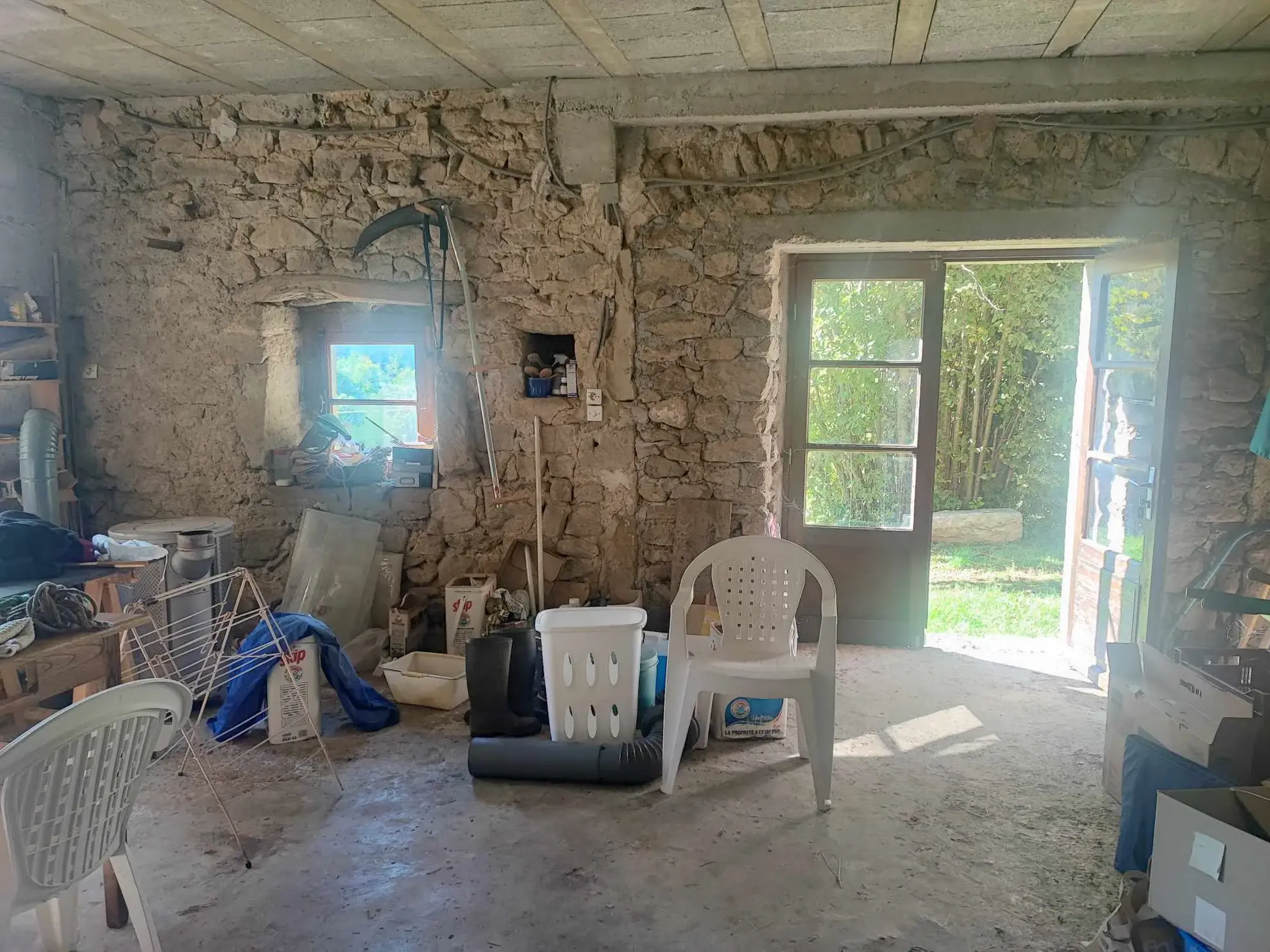 Maison en pierres à Boffres avec terrain à vendre - Belle Vue et Potentiel 