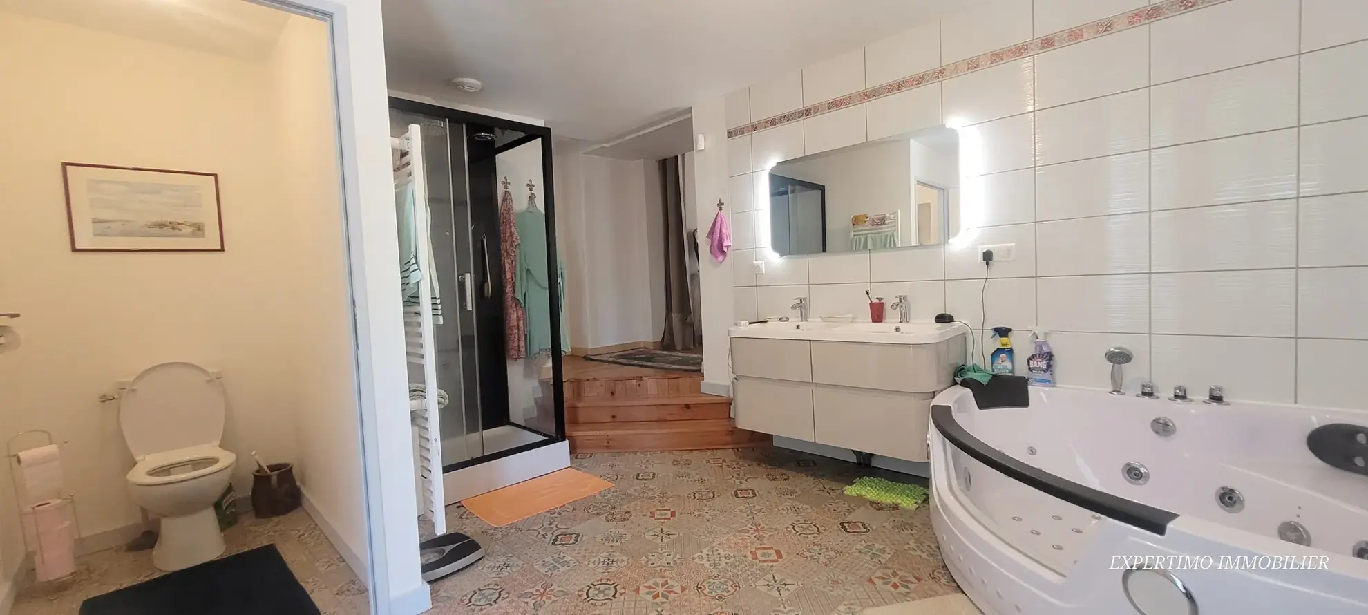 Maison de ville rénovée de 201 m² avec jardin à Archiac 