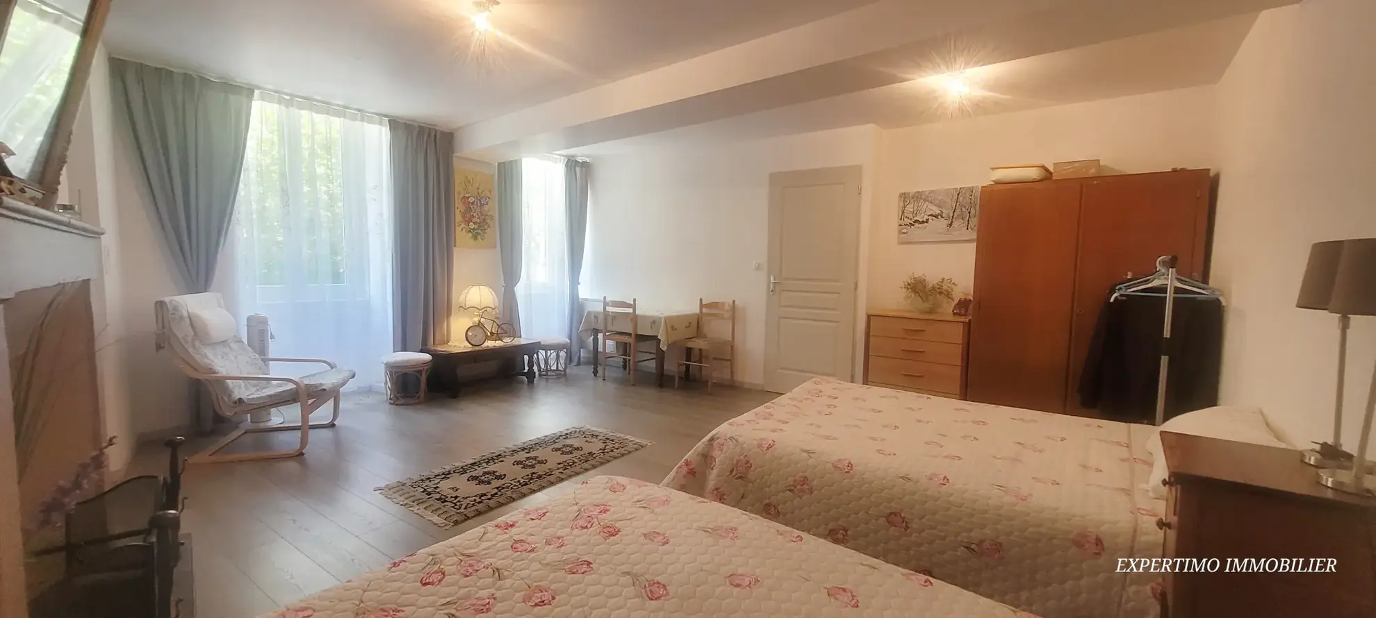 Maison de ville rénovée de 201 m² avec jardin à Archiac 