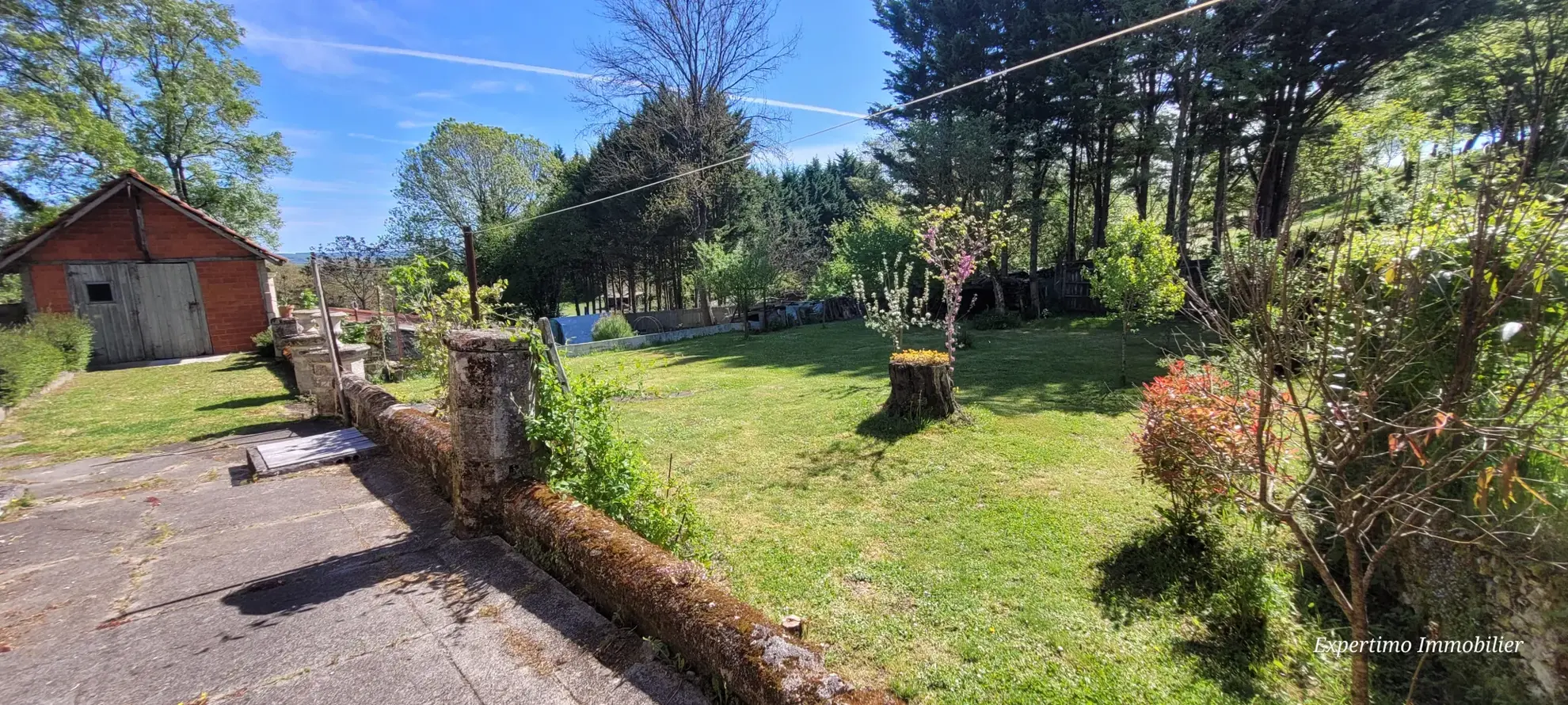 Maison de ville rénovée de 201 m² avec jardin à Archiac 