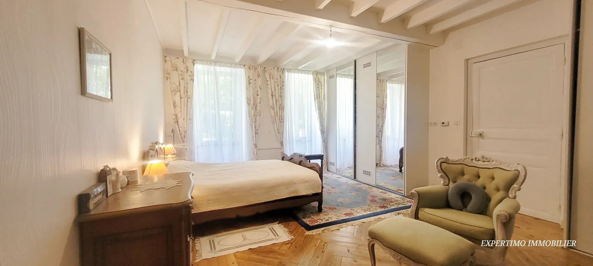 Maison de ville rénovée de 201 m² avec jardin à Archiac 