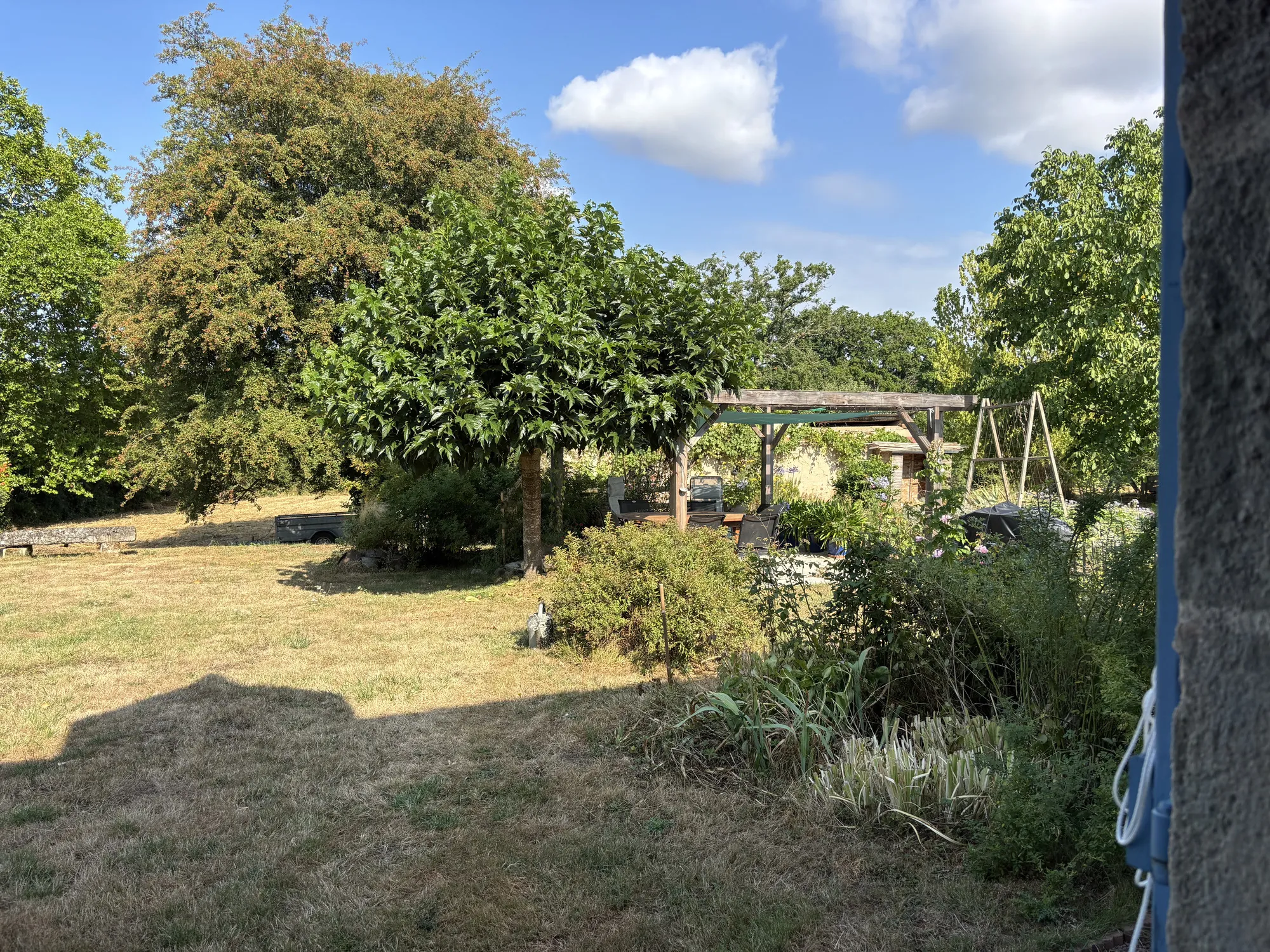 Belle maison indépendante avec grand terrain près d'Ygrande, en pleine nature 