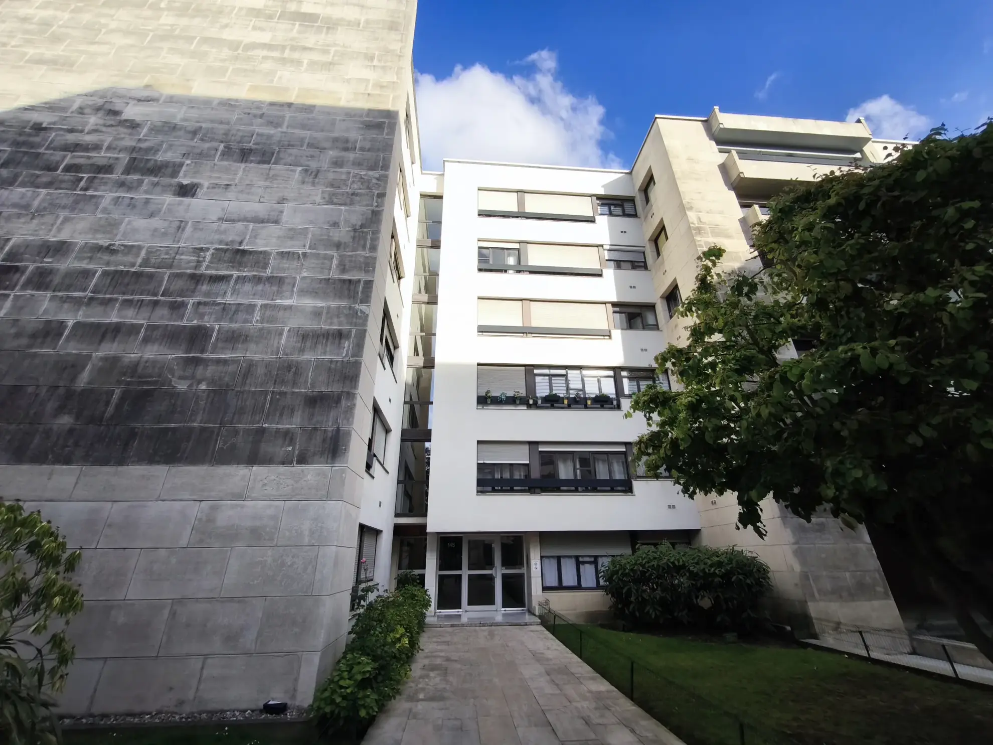 Studio rénové à vendre à Franconville avec parking et cave – Opportunité d’investissement 