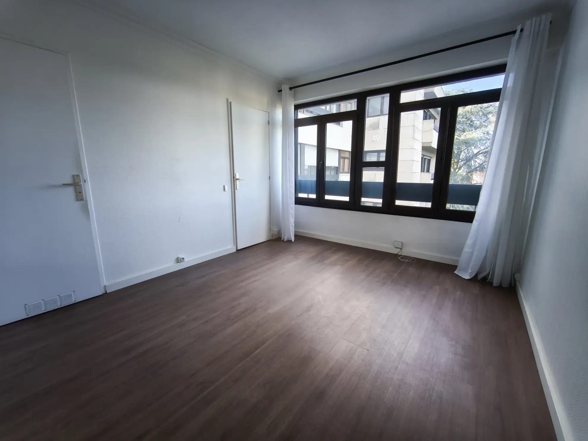 Studio rénové à vendre à Franconville avec parking et cave – Opportunité d’investissement