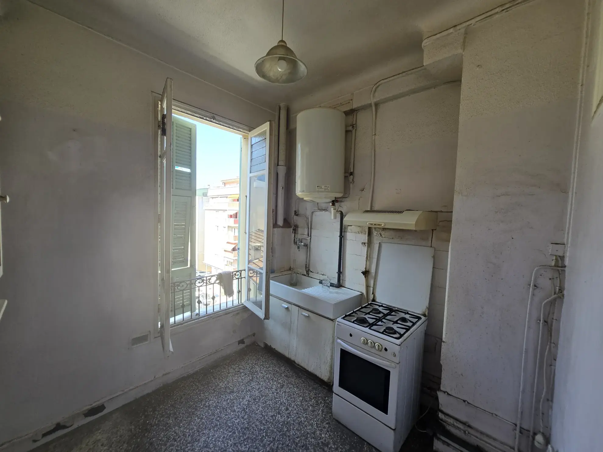Appartement 2 pièces à rénover à Nice Saint Roch - Fort potentiel 