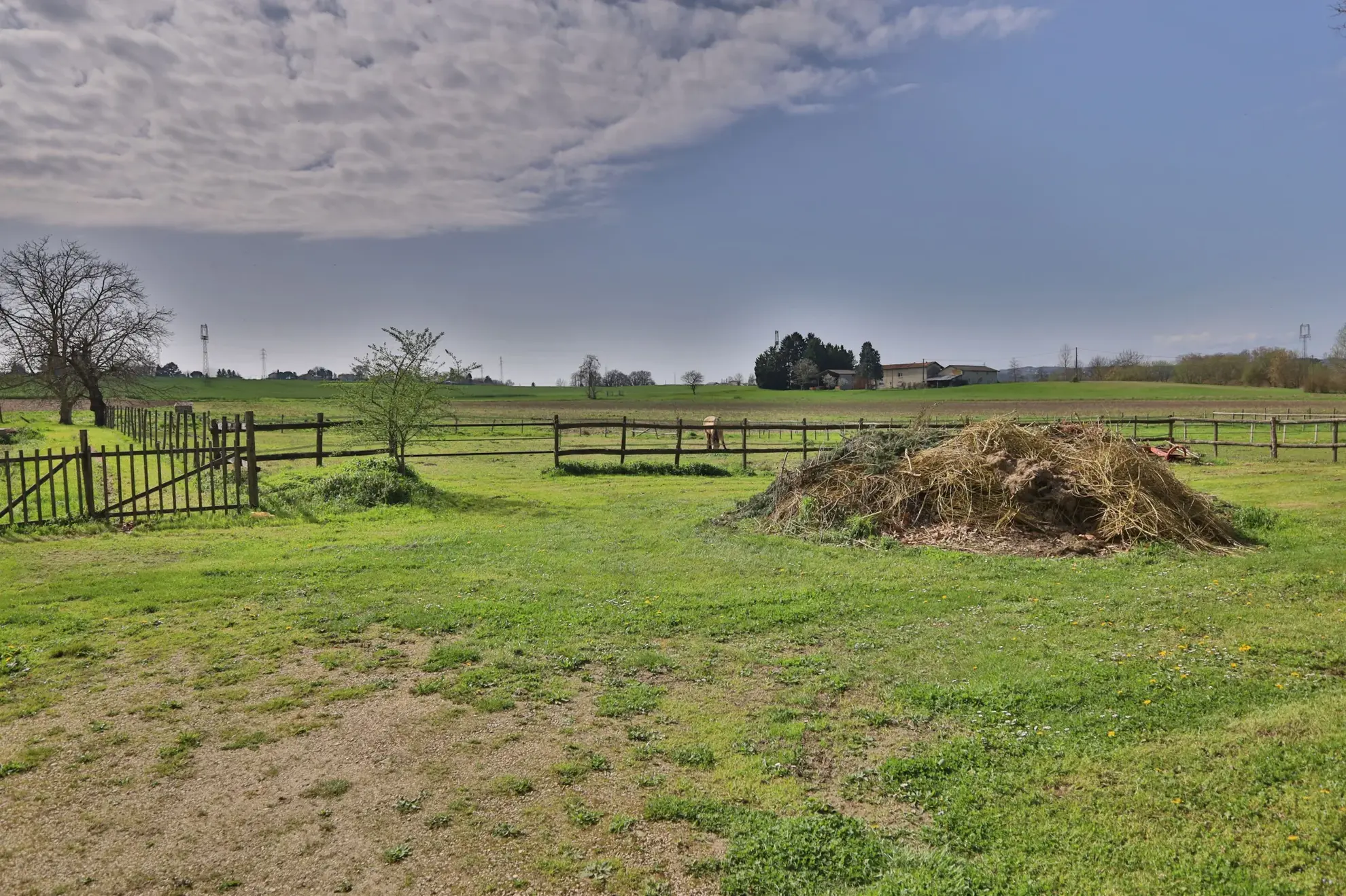 Terrain à bâtir de 1775 m² à Pont-Evêque dans un environnement privilégié 