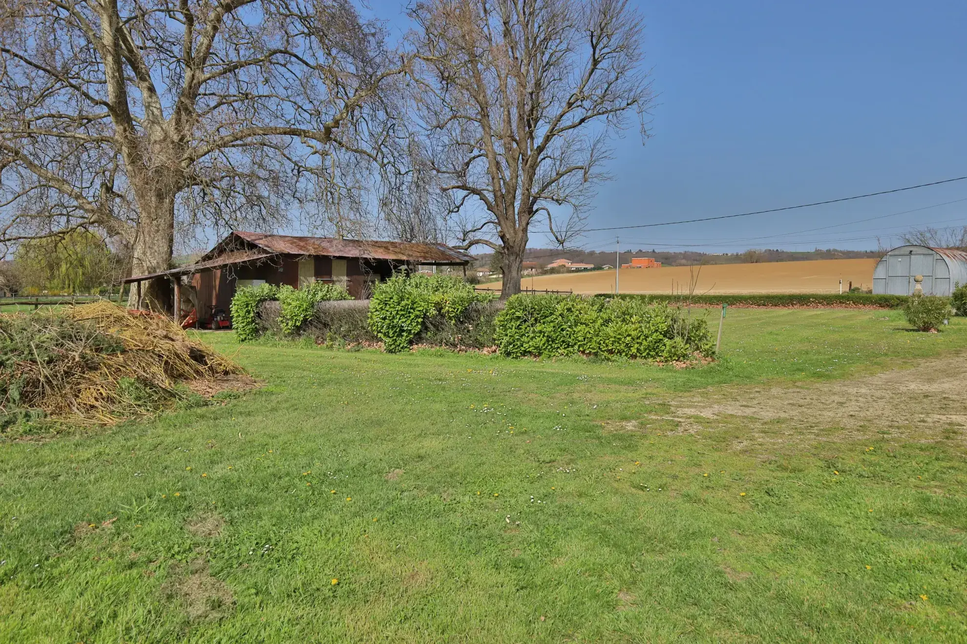 Terrain à bâtir de 1775 m² à Pont-Evêque dans un environnement privilégié 