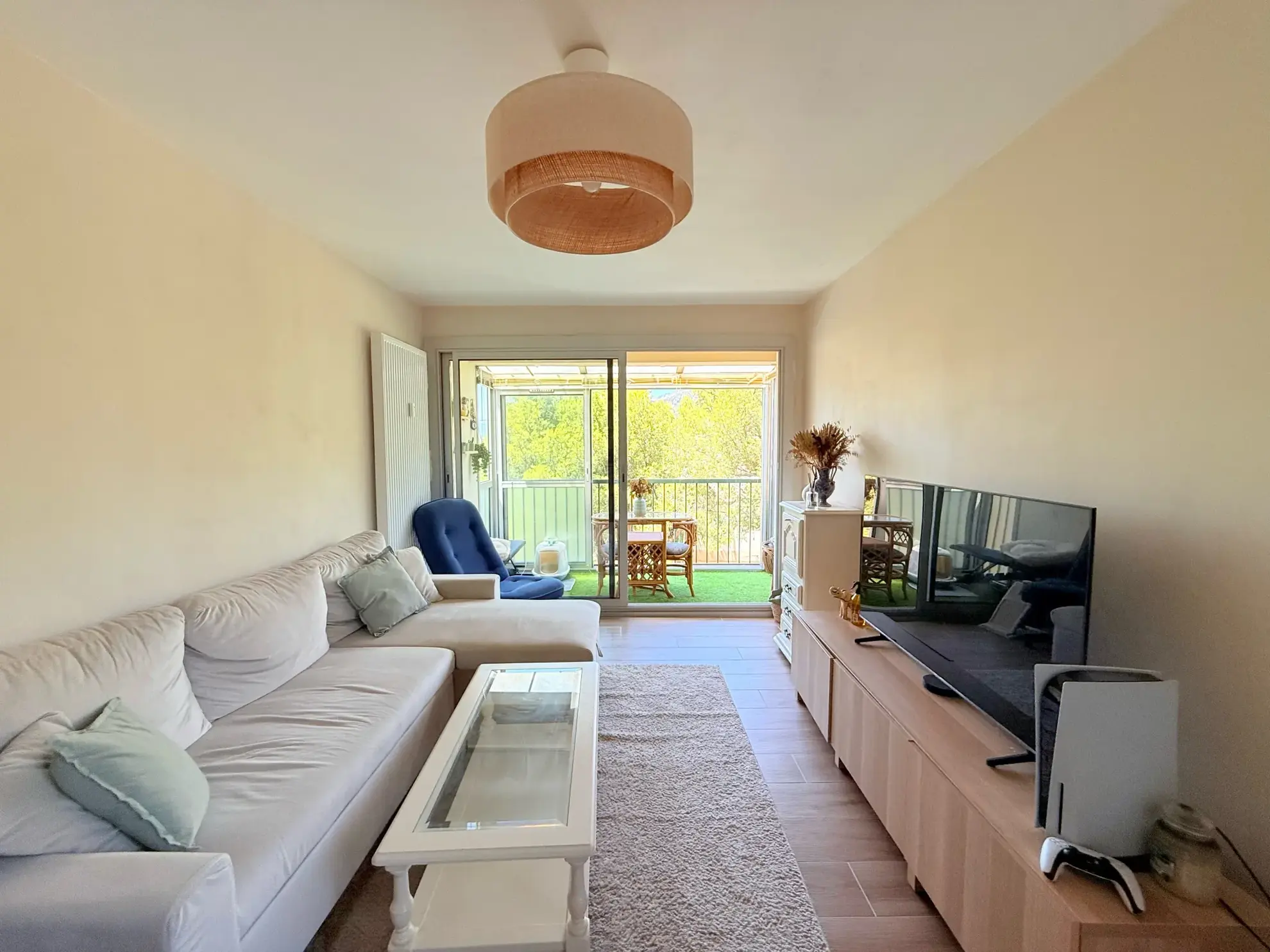 Bel appartement 3 pièces récemment rénové à Toulon, au calme avec parking et balcon 