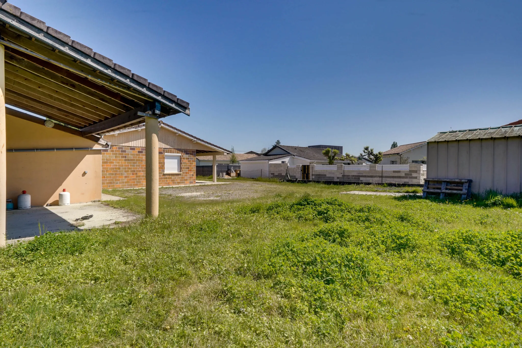 Terrain constructible de 420 m² à Gauriaguet, zone UA, permis déjà obtenu