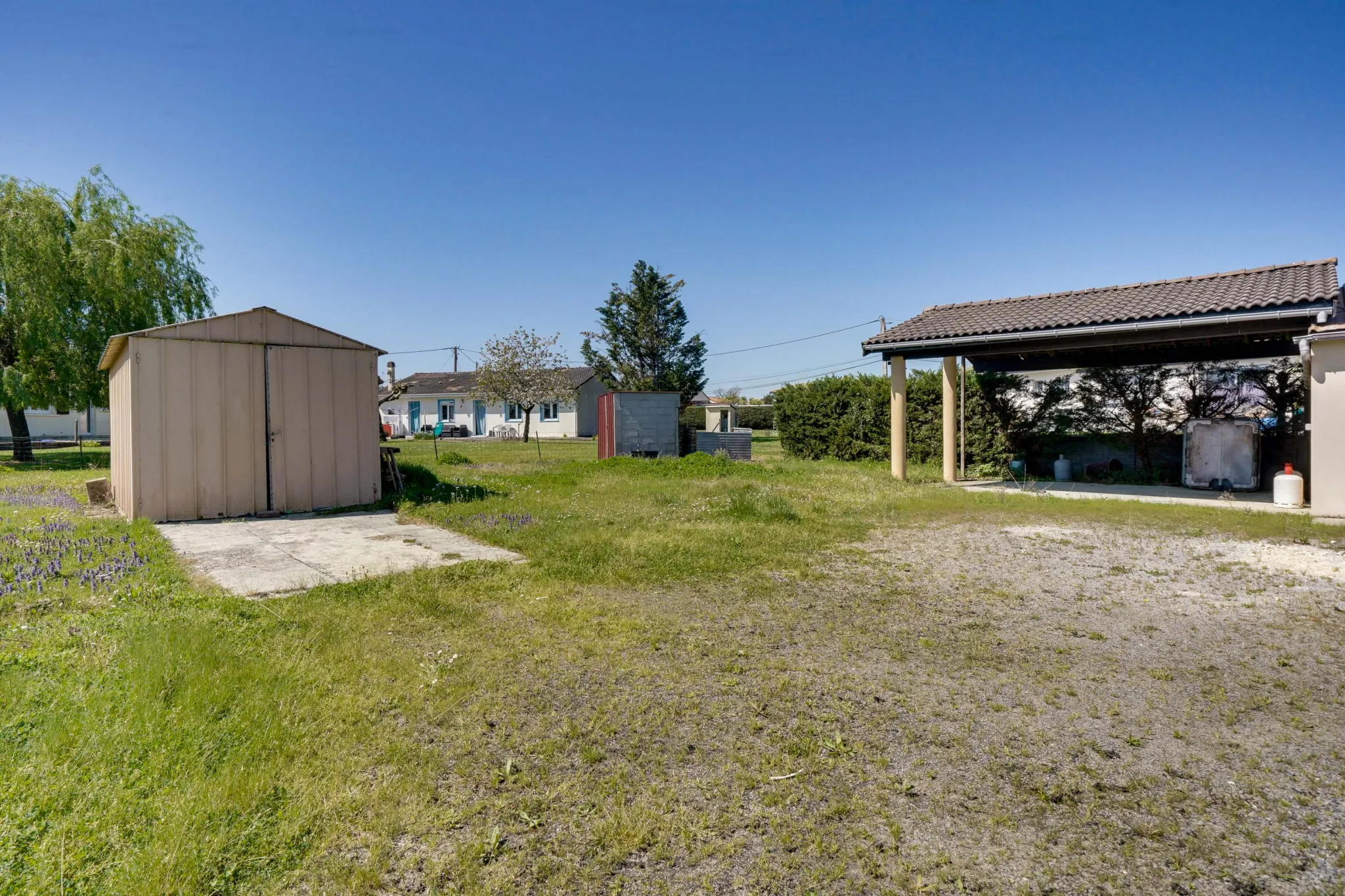 Terrain constructible de 420 m² à Gauriaguet, zone UA, permis déjà obtenu 