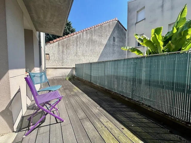 Appartement F2 à Montlhéry avec terrasse, parking privé et jardin commun - 45 m² 