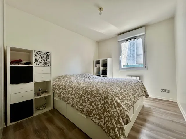 Appartement F2 à Montlhéry avec terrasse, parking privé et jardin commun - 45 m² 