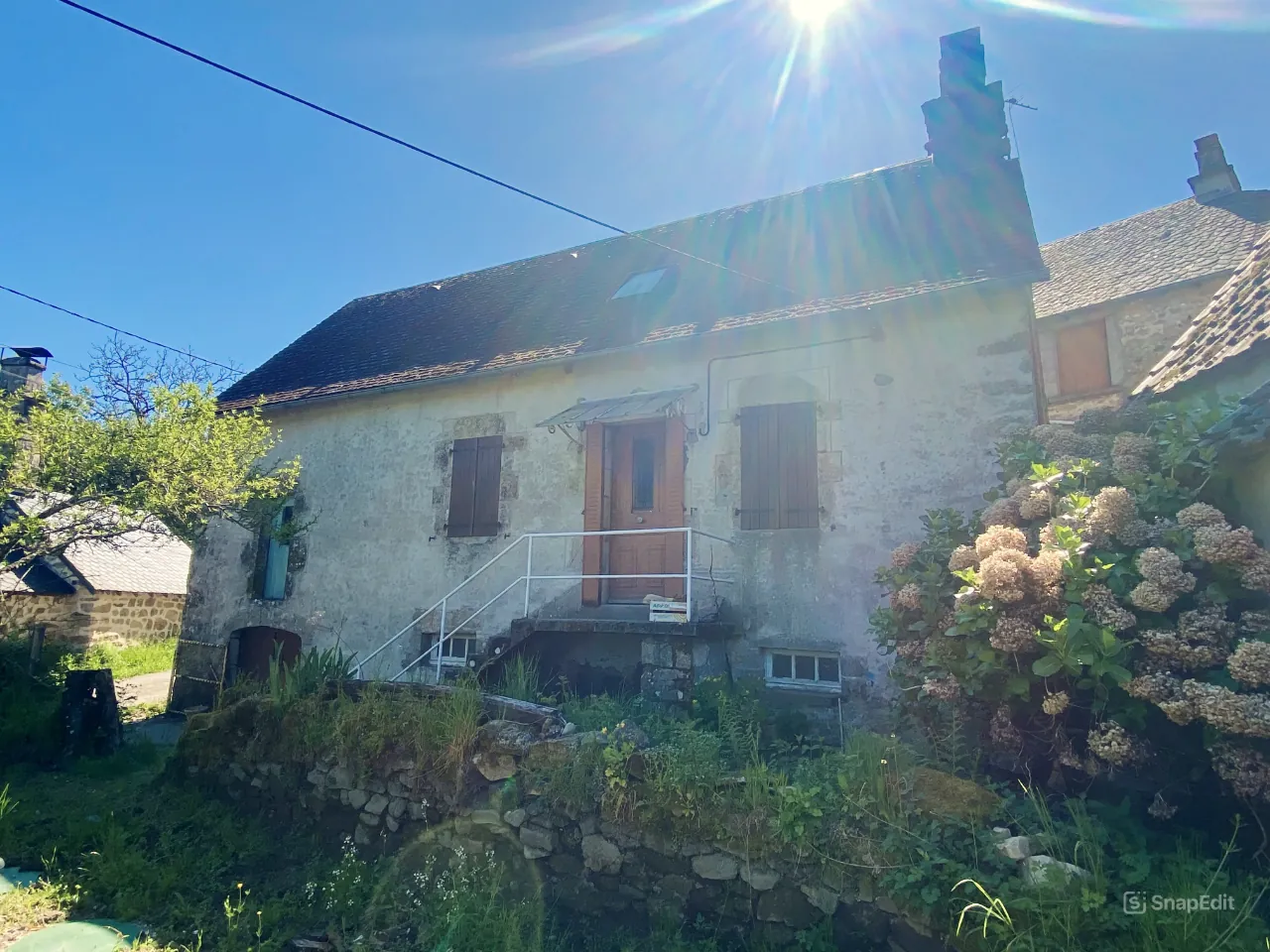 Maison en pierre avec dépendance et jardin à Champagnac la Prune