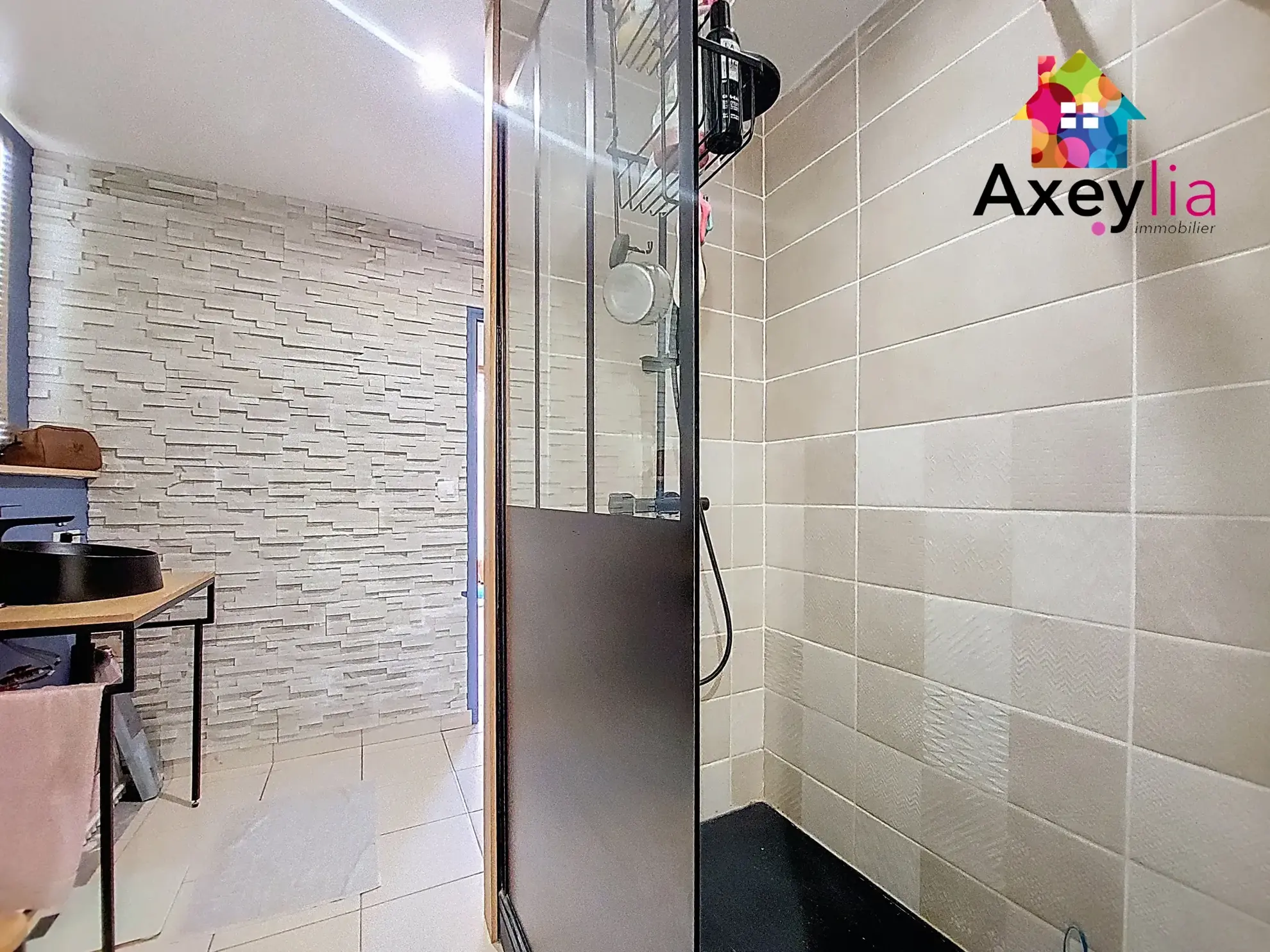 À vendre maison de village rénovée à Perreux - 3 chambres 