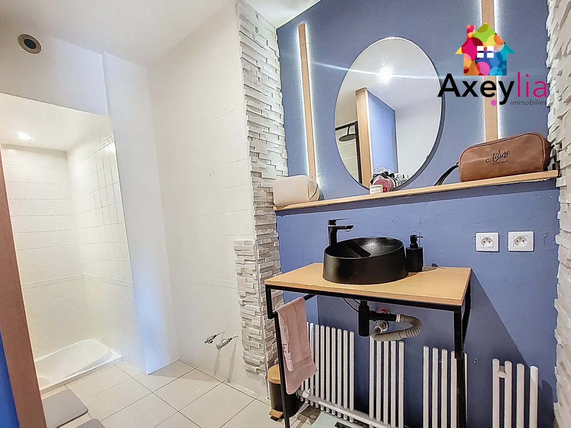 À vendre maison de village rénovée à Perreux - 3 chambres 