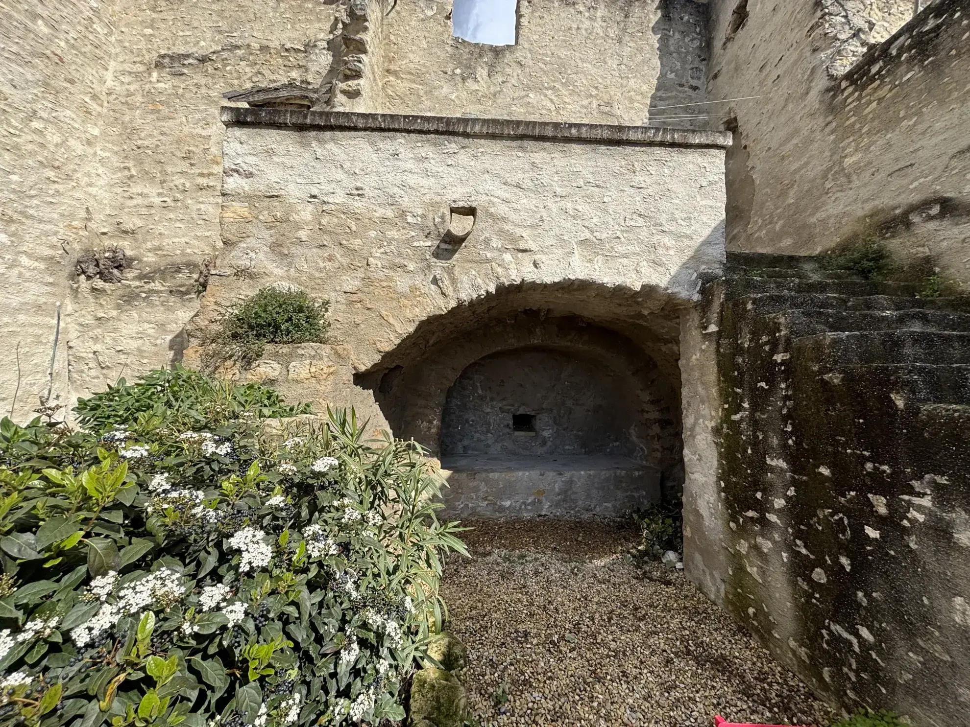 Maison de village de 73 m² avec jardin et terrasses à Lagnes (84) 