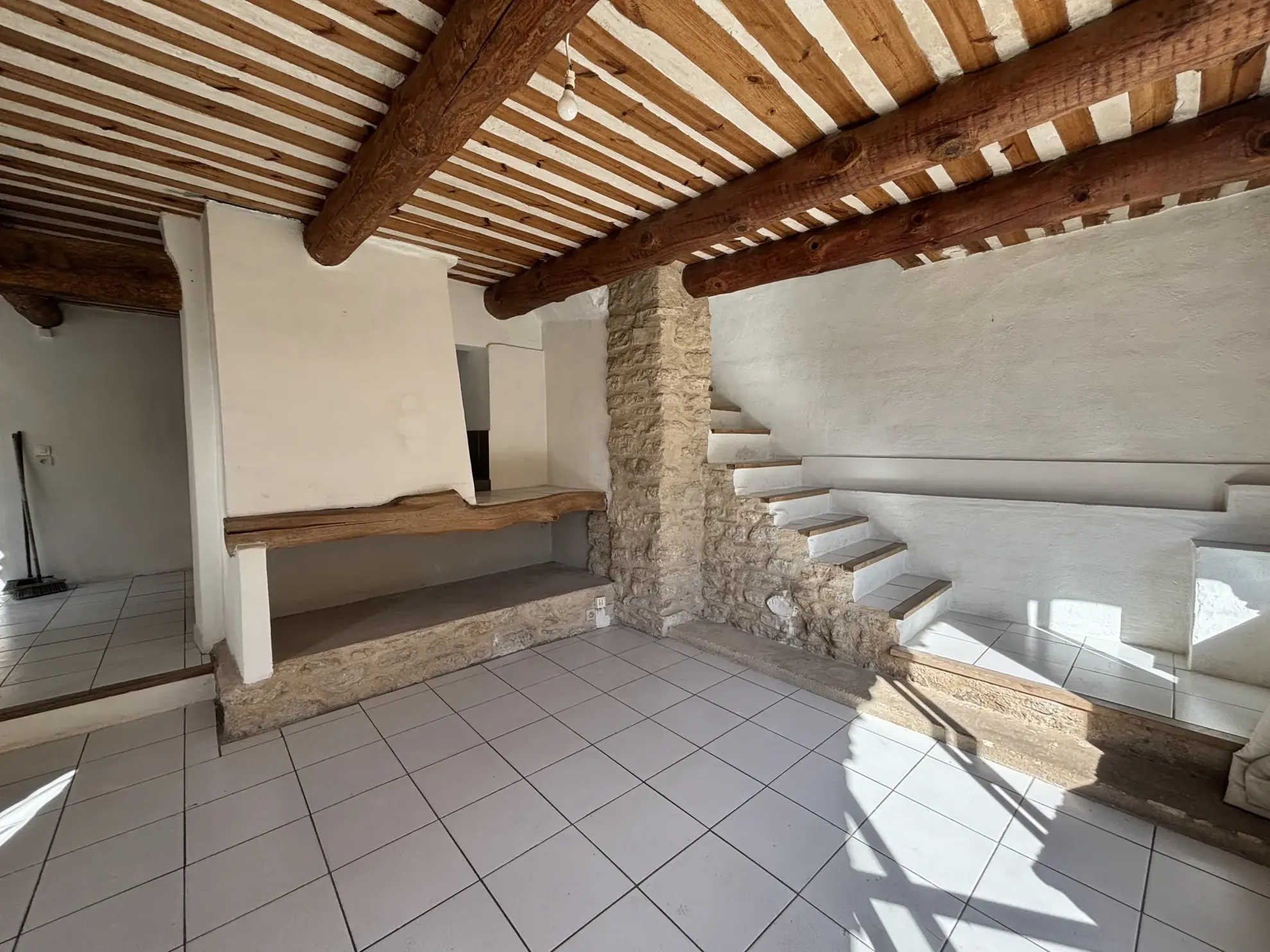 Maison de village de 73 m² avec jardin et terrasses à Lagnes (84) 