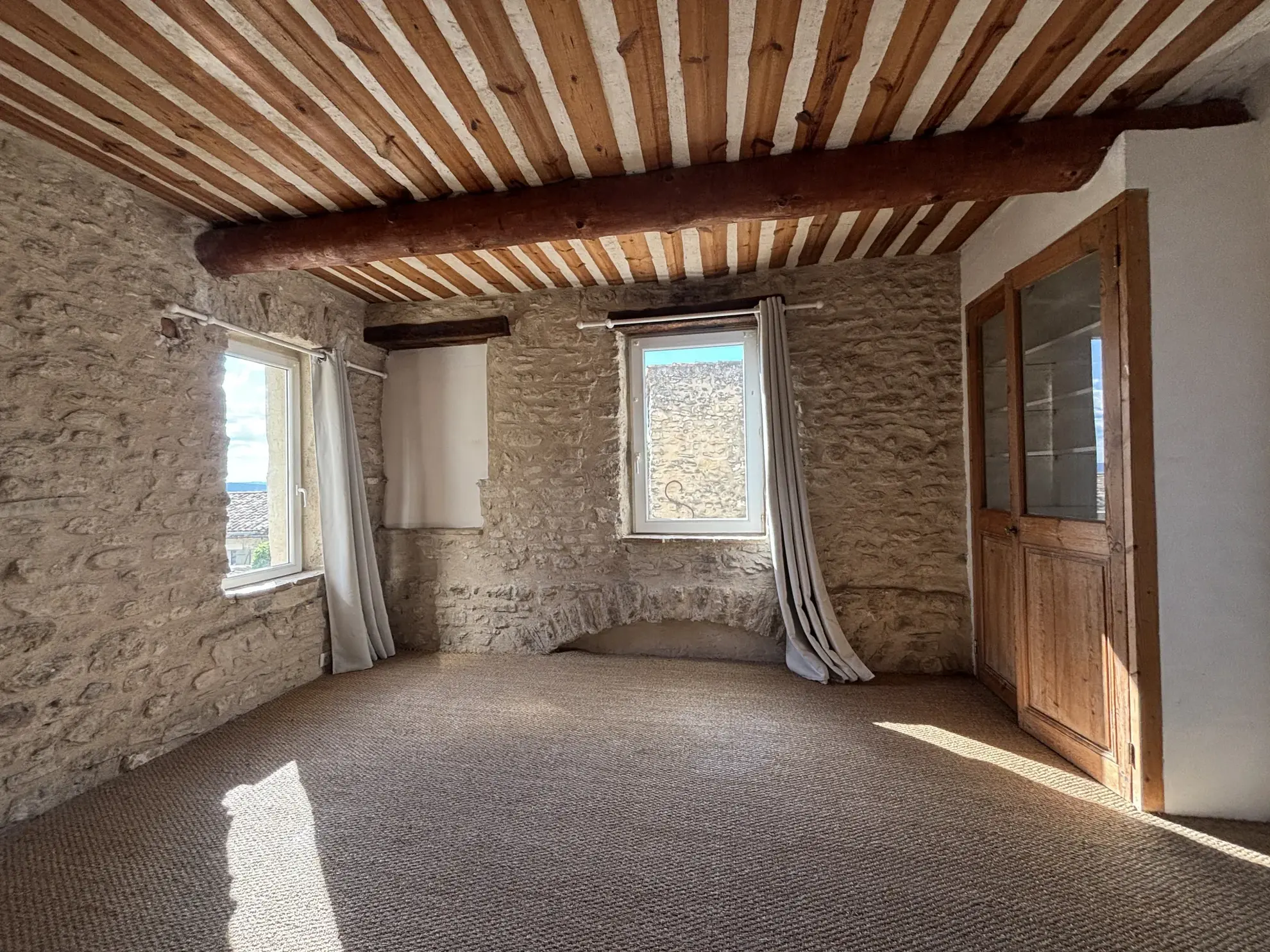 Maison de village de 73 m² avec jardin et terrasses à Lagnes (84) 