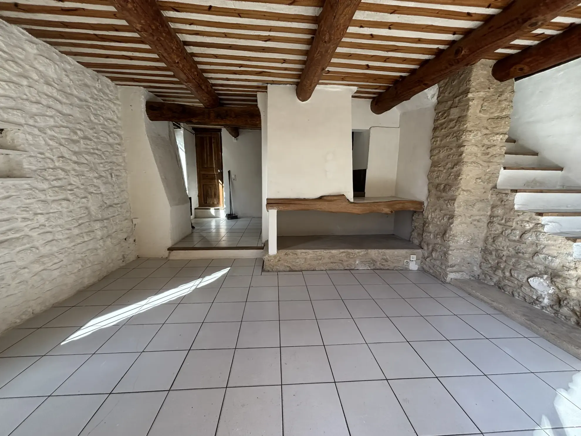 Maison de village de 73 m² avec jardin et terrasses à Lagnes (84) 
