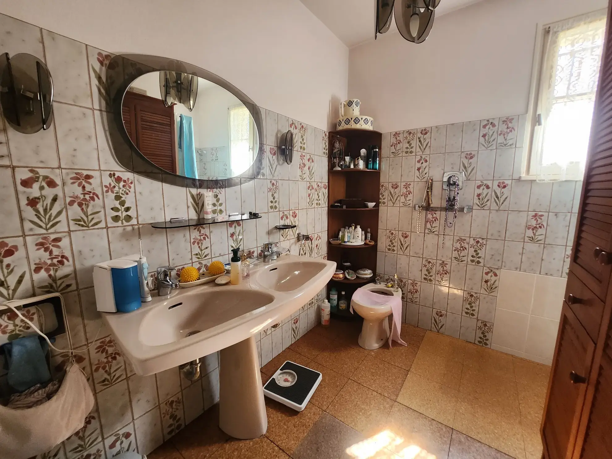 Maison familiale avec 4 chambres, garages et jardin à Mareuil-sur-Lay-Dissais 