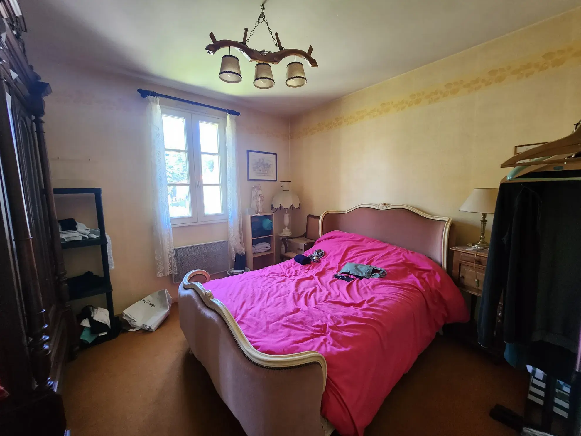 Maison familiale avec 4 chambres, garages et jardin à Mareuil-sur-Lay-Dissais 