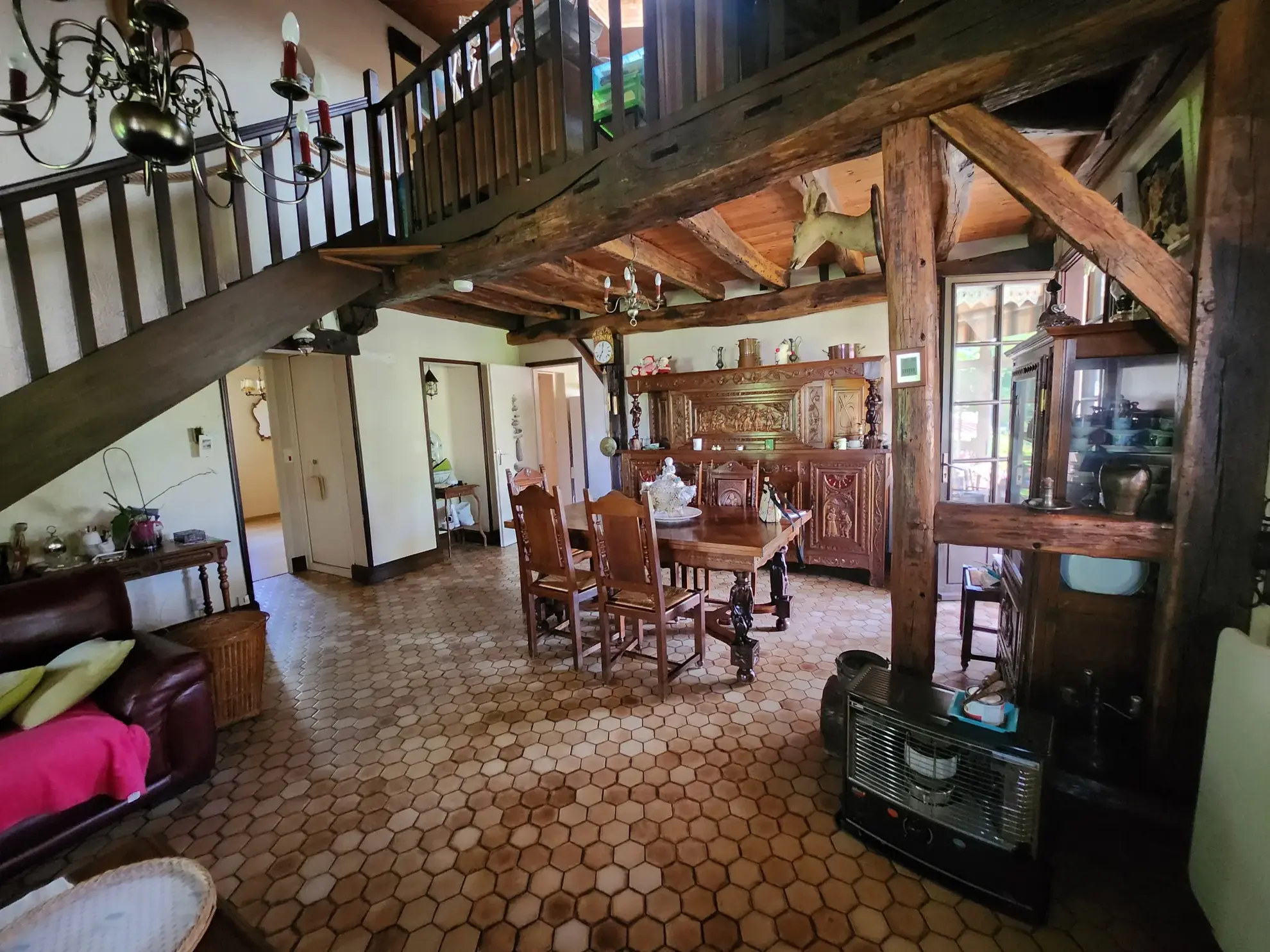 Maison familiale avec 4 chambres, garages et jardin à Mareuil-sur-Lay-Dissais 