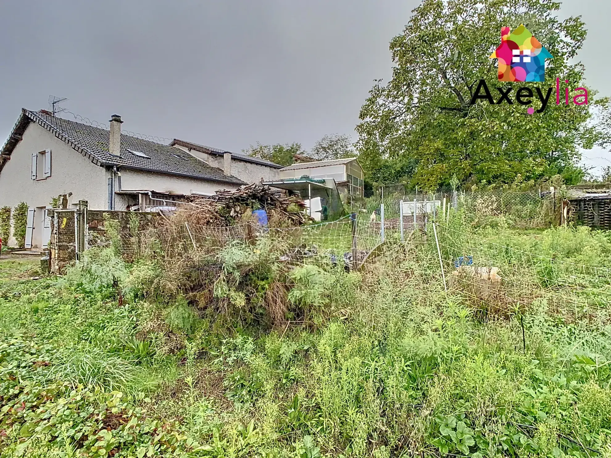 Maison à vendre en pleine campagne avec dépendances et terrain de 2110 m² 