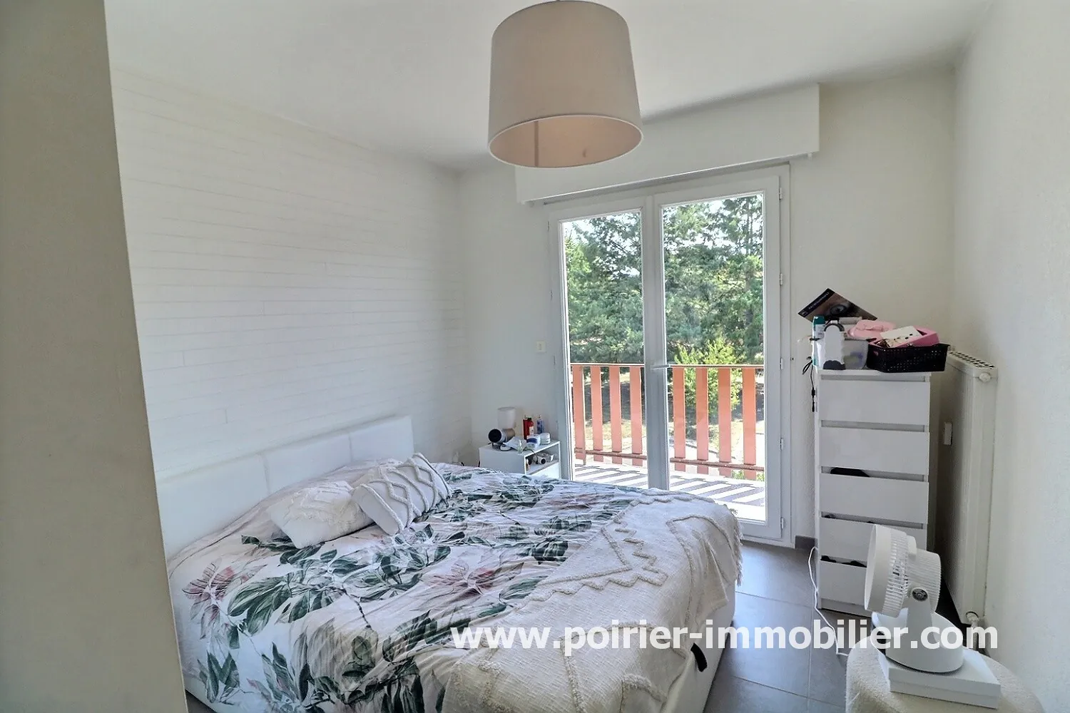 Appartement 2 pièces rénové à Douvaine avec terrasse et parking – Opportunité d'investissement 