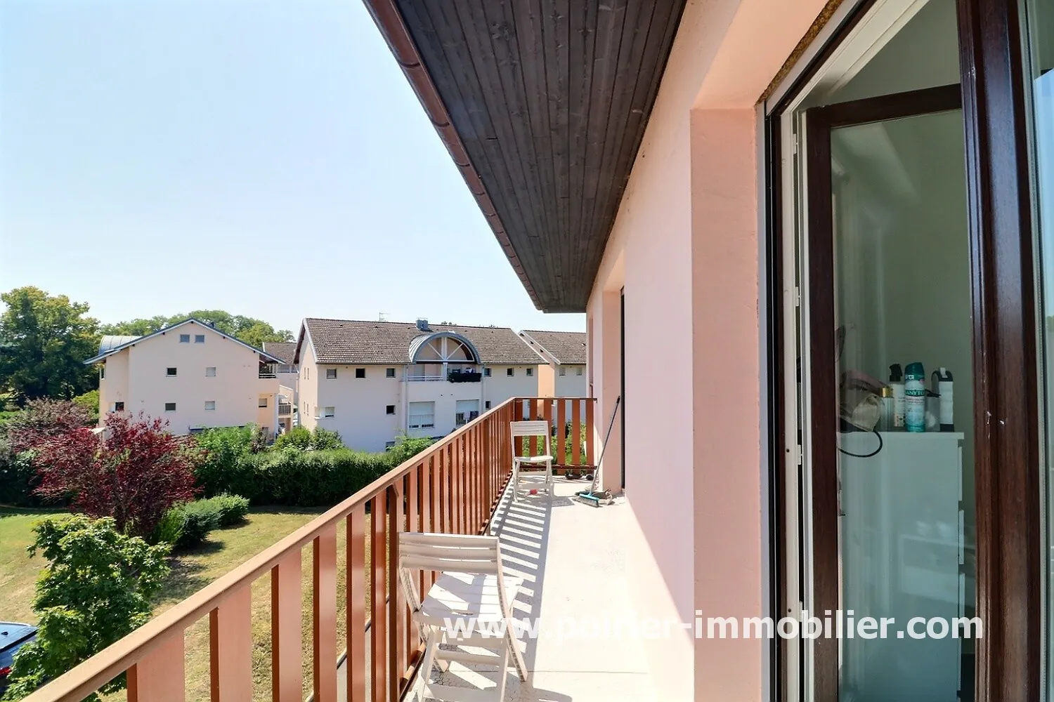 Appartement 2 pièces rénové à Douvaine avec terrasse et parking – Opportunité d'investissement 