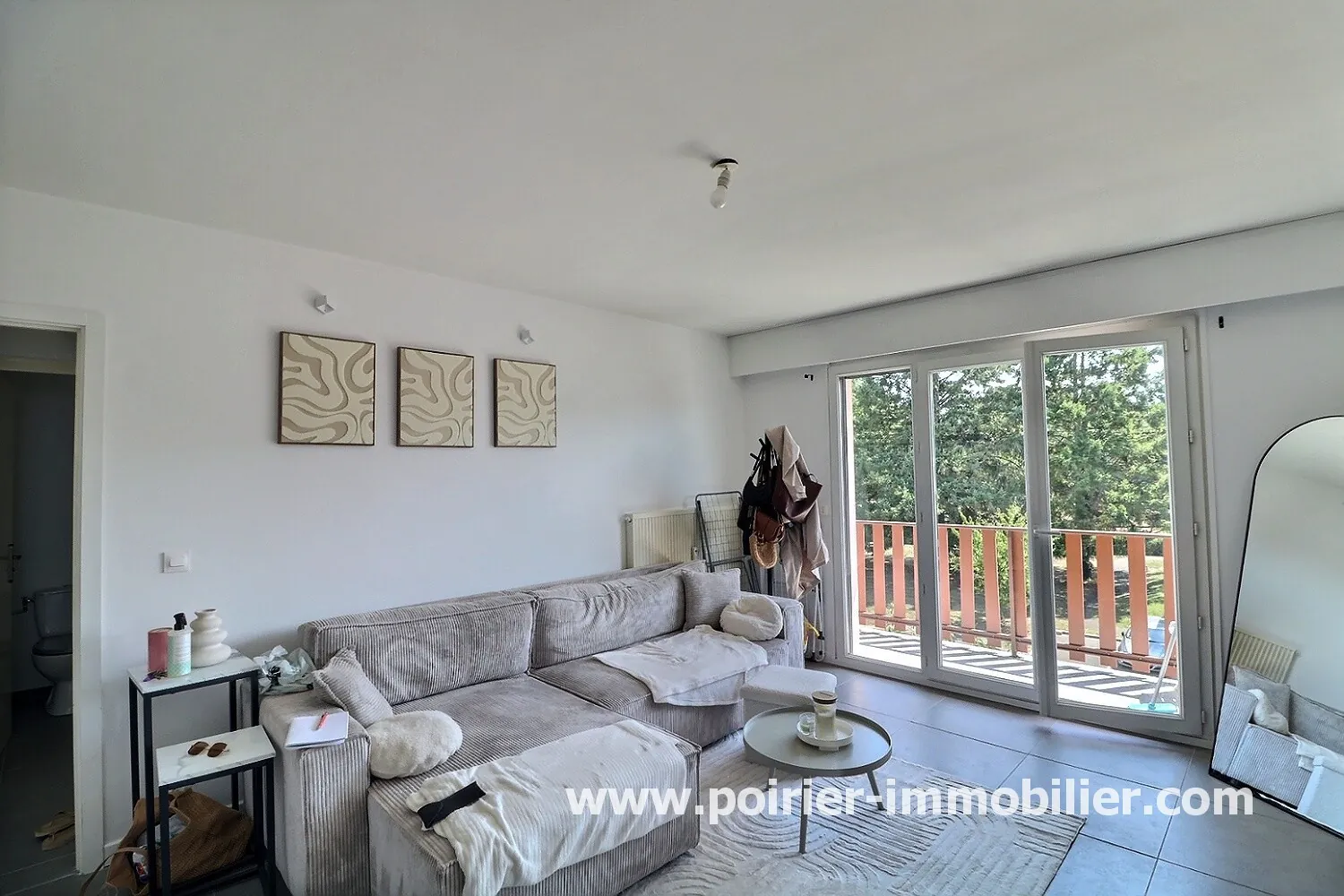 Appartement 2 pièces rénové à Douvaine avec terrasse et parking – Opportunité d'investissement 