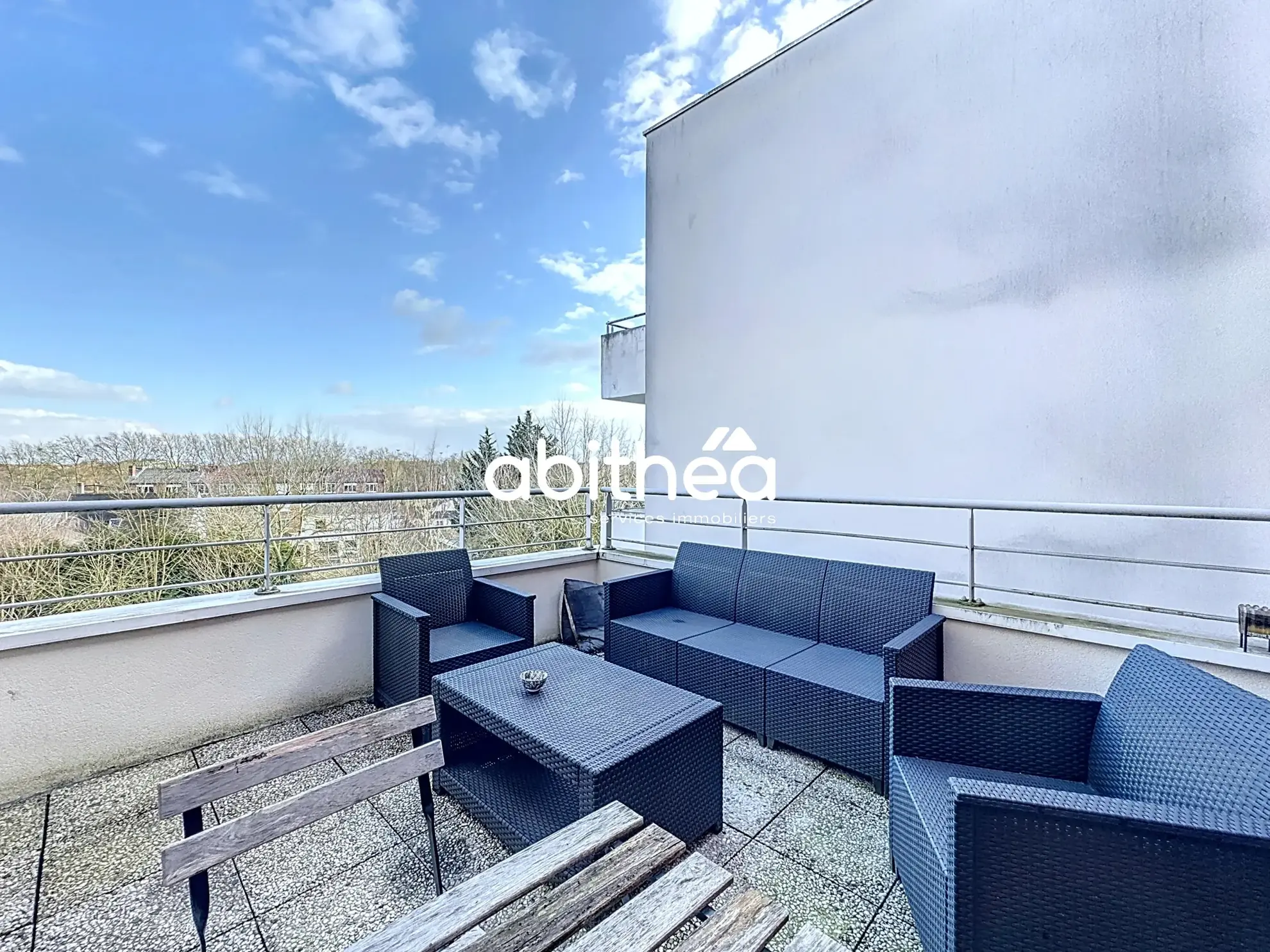 Appartement T2 avec terrasse et balcon à Lens, proche du centre-ville 