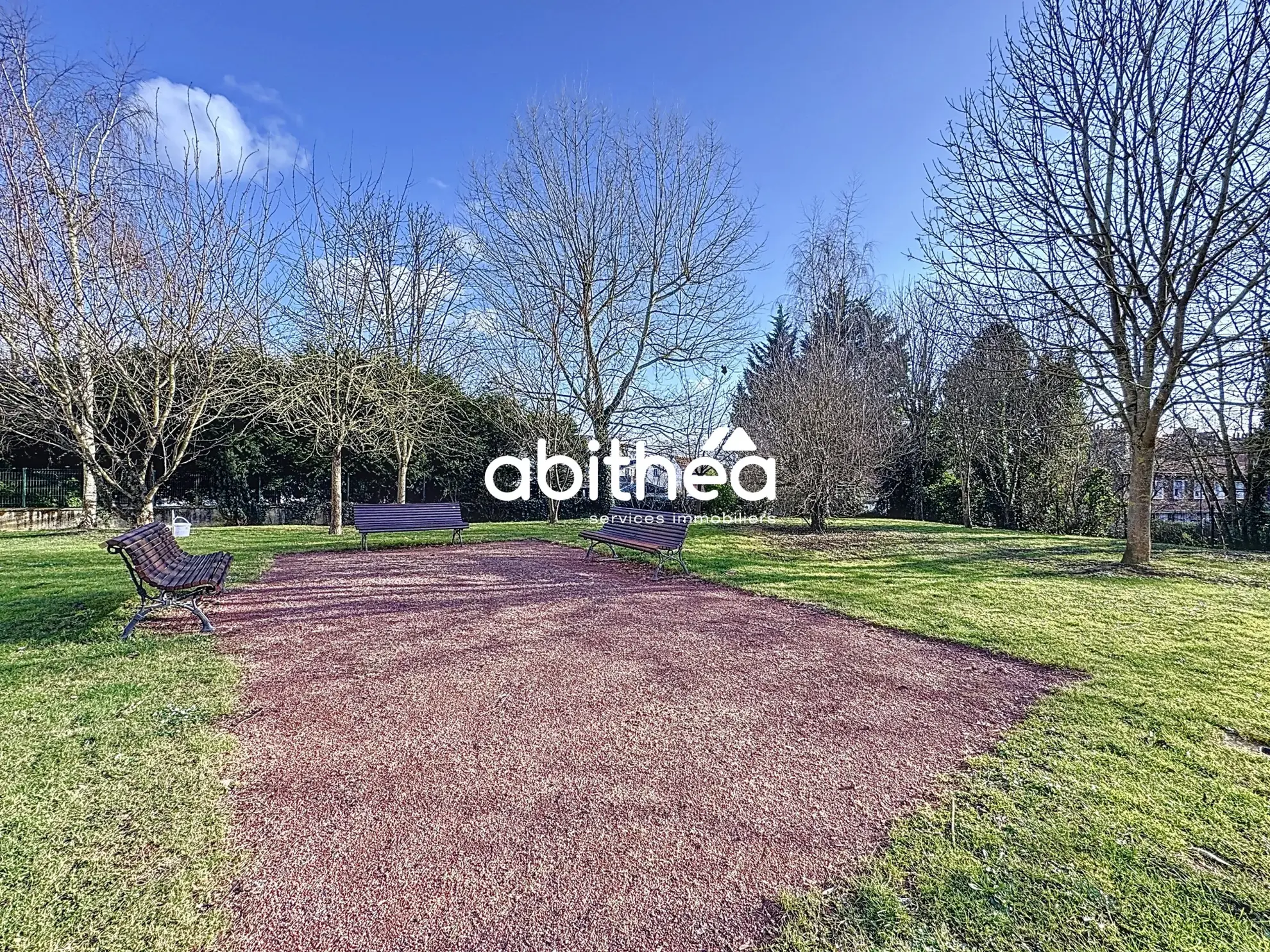 Appartement T2 avec terrasse et balcon à Lens, proche du centre-ville 