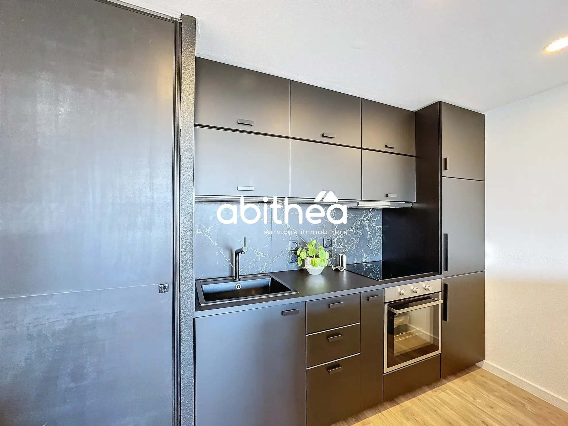 Appartement T2 avec terrasse et balcon à Lens, proche du centre-ville 