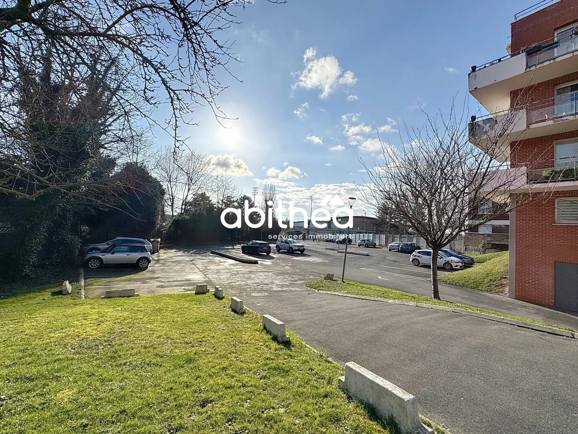 Appartement T2 avec terrasse et balcon à Lens, proche du centre-ville 