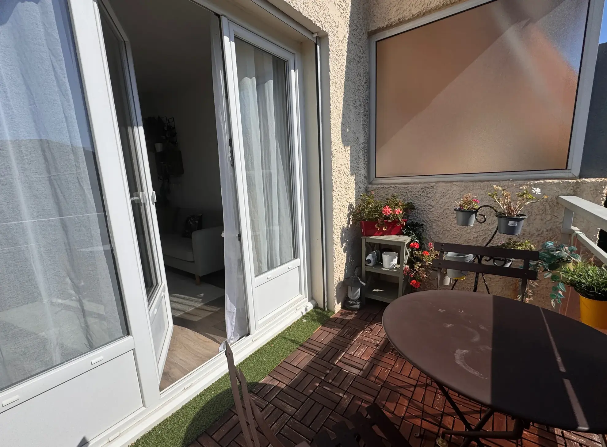 a vendre appartement T3 rénové avec terrasse à Sanary-sur-Mer 