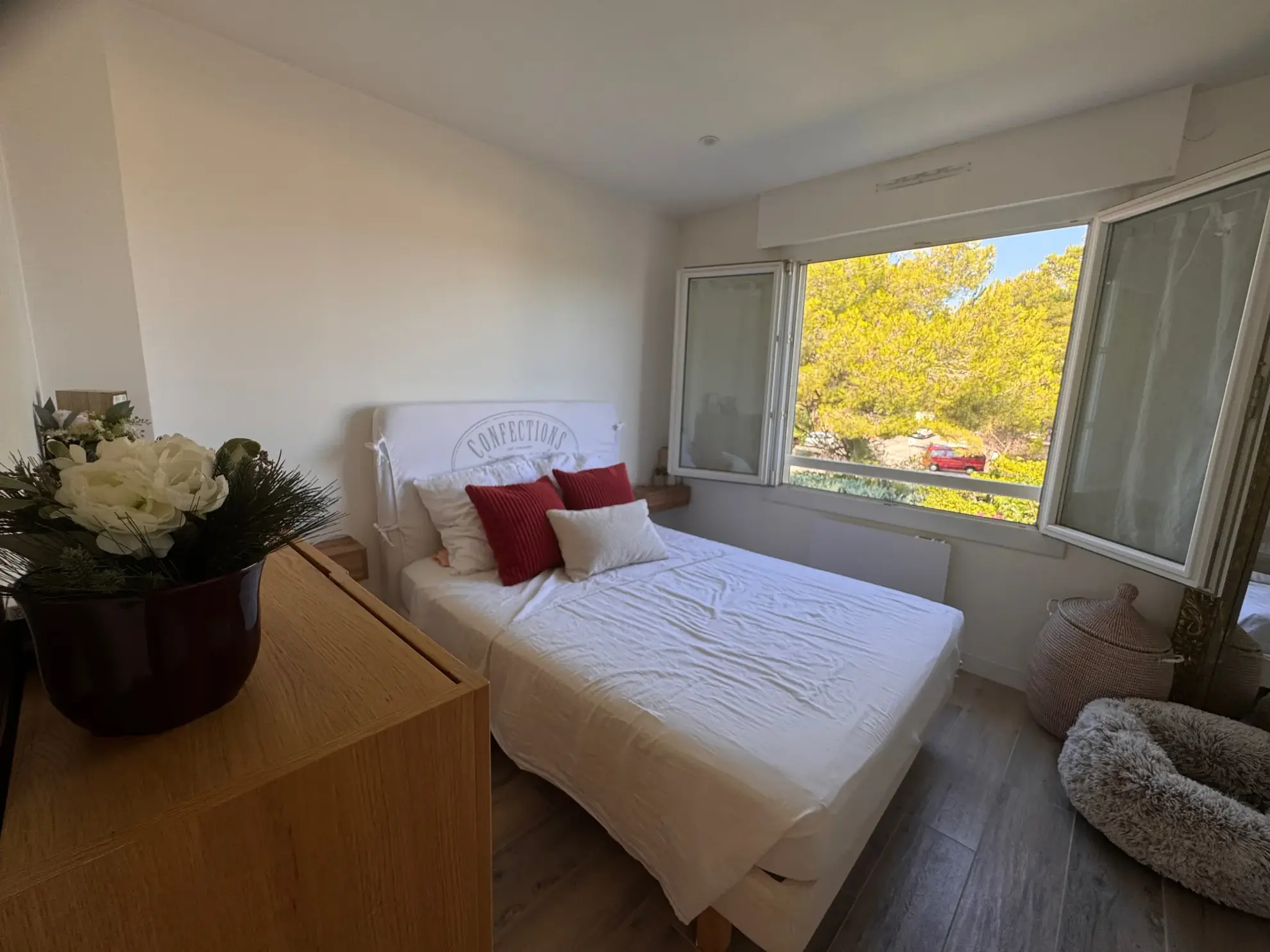 a vendre appartement T3 rénové avec terrasse à Sanary-sur-Mer 