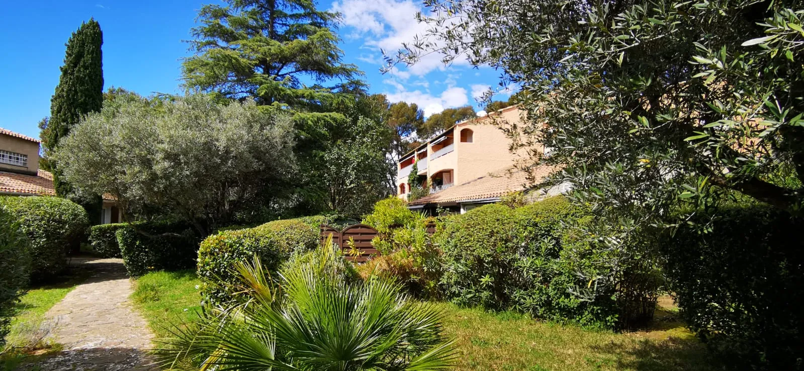 Bel appartement T3 rénové avec balcon à La Ciotat à 15 minutes des plages 