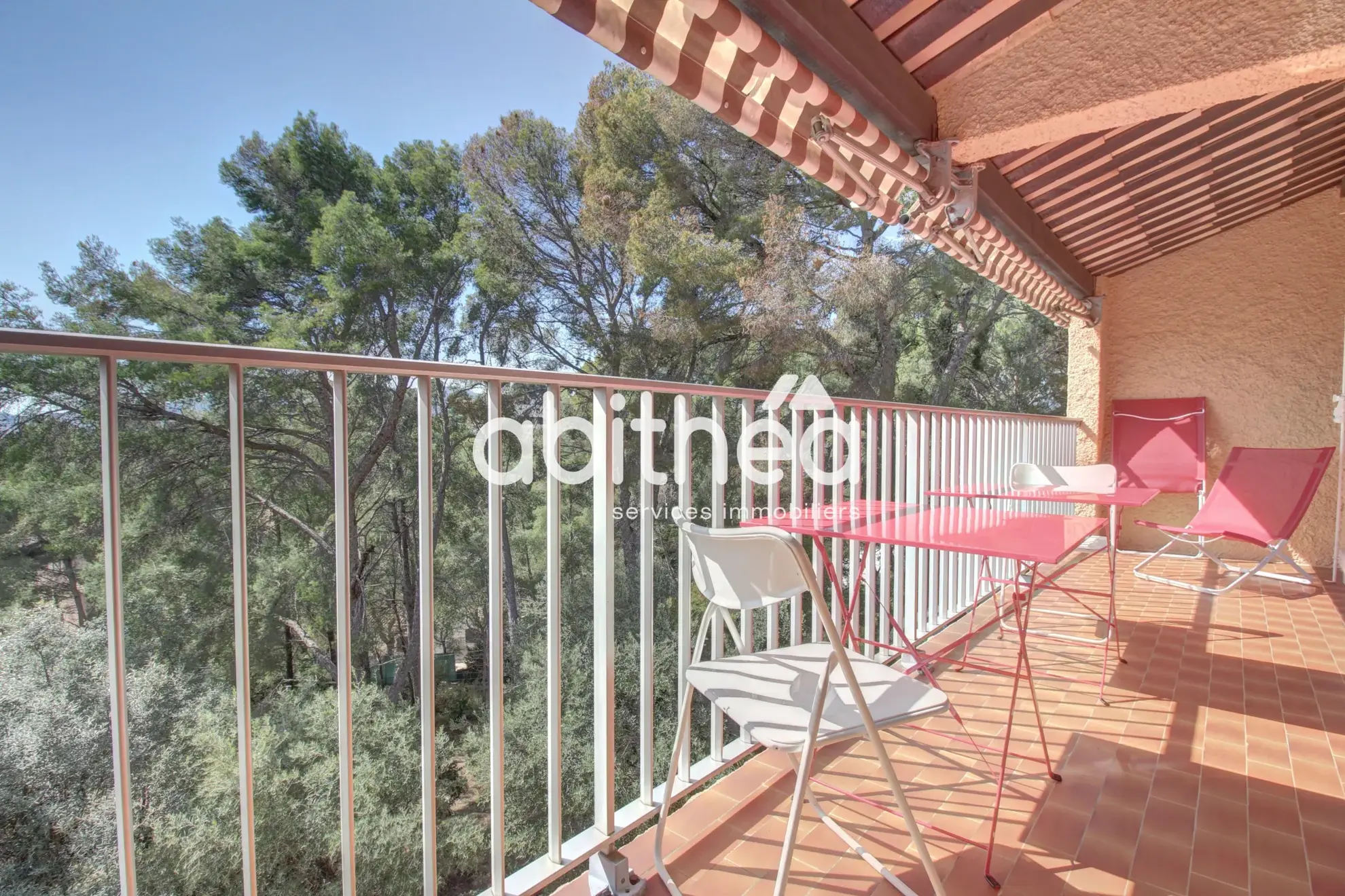 Bel appartement T3 rénové avec balcon à La Ciotat à 15 minutes des plages 