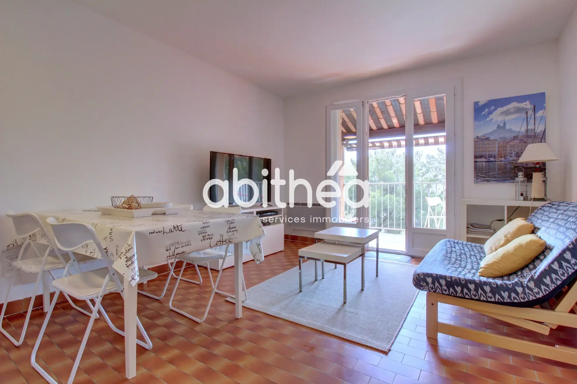 Bel appartement T3 rénové avec balcon à La Ciotat à 15 minutes des plages 