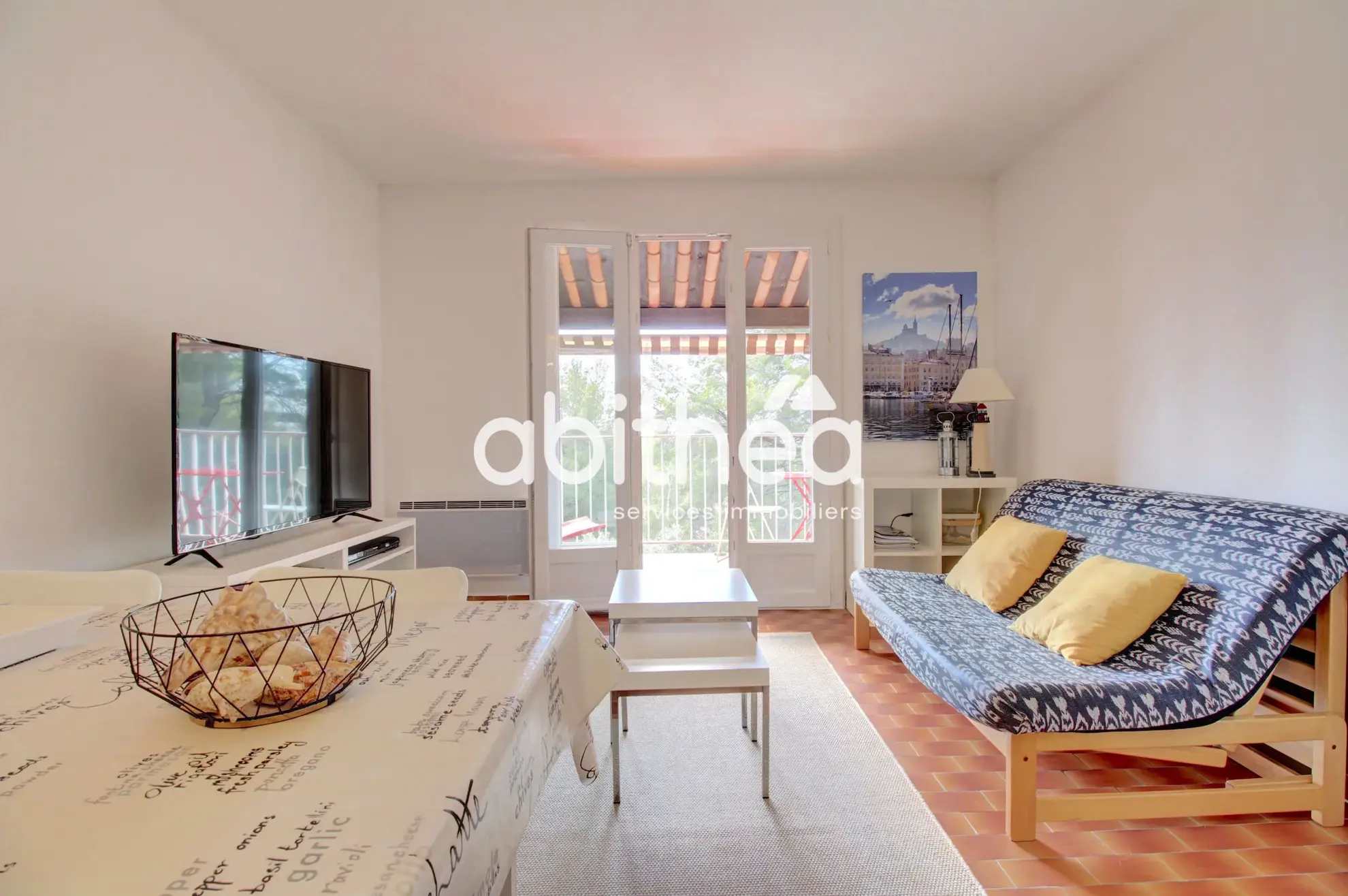 Bel appartement T3 rénové avec balcon à La Ciotat à 15 minutes des plages 