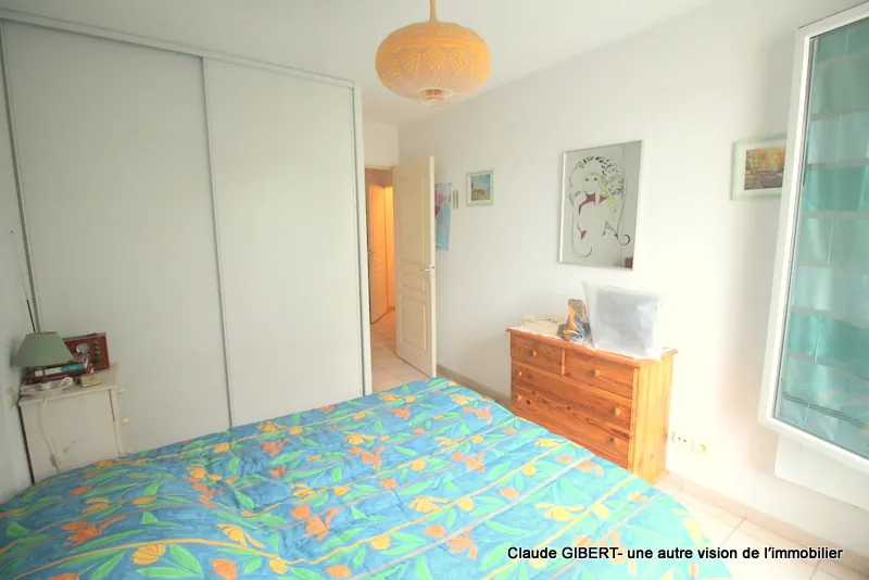 Spacieux T3 avec terrasse, garage et place extérieure à Mèze – Dernier étage 