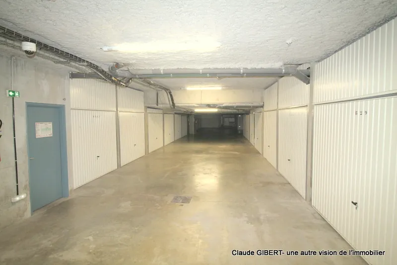 Spacieux T3 avec terrasse, garage et place extérieure à Mèze – Dernier étage 