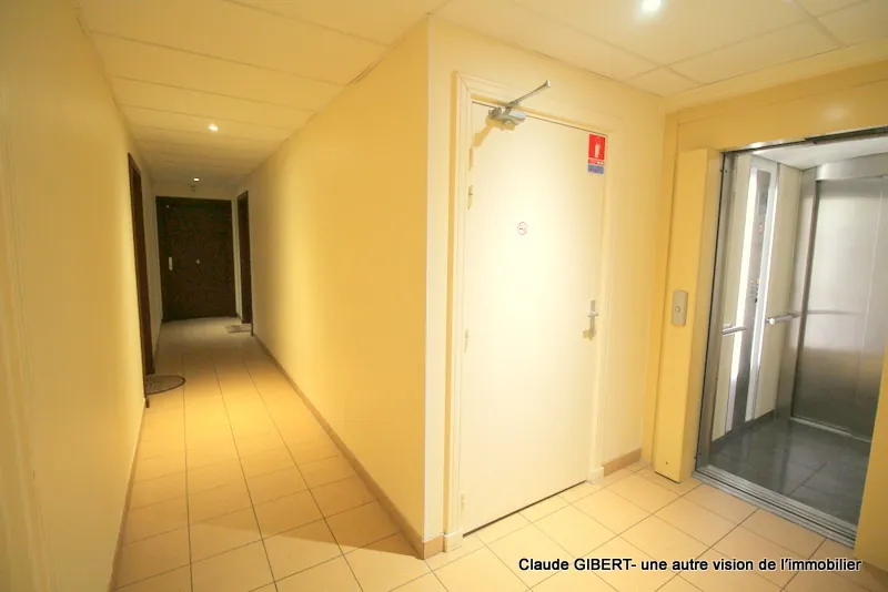 Spacieux T3 avec terrasse, garage et place extérieure à Mèze – Dernier étage 