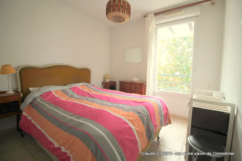 Spacieux T3 avec terrasse, garage et place extérieure à Mèze – Dernier étage 